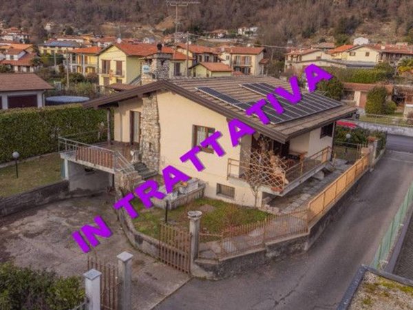 casa indipendente in vendita a Cuveglio in zona Vergobbio