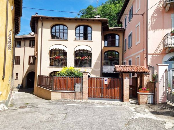 casa indipendente in vendita a Cuveglio