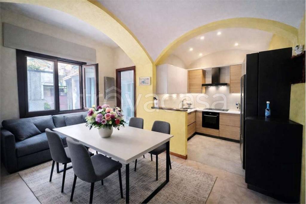appartamento in vendita a Cuveglio in zona Vergobbio