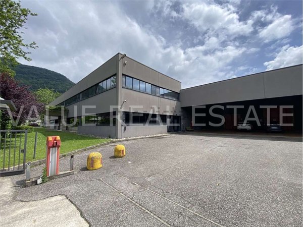 locale commerciale in vendita a Cuveglio