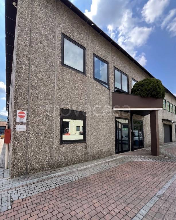 locale commerciale in vendita a Cuveglio