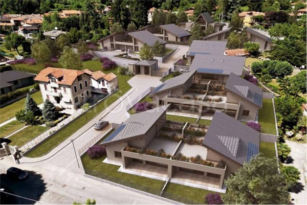casa indipendente in vendita a Cuveglio