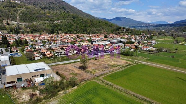terreno edificabile in vendita a Cuveglio