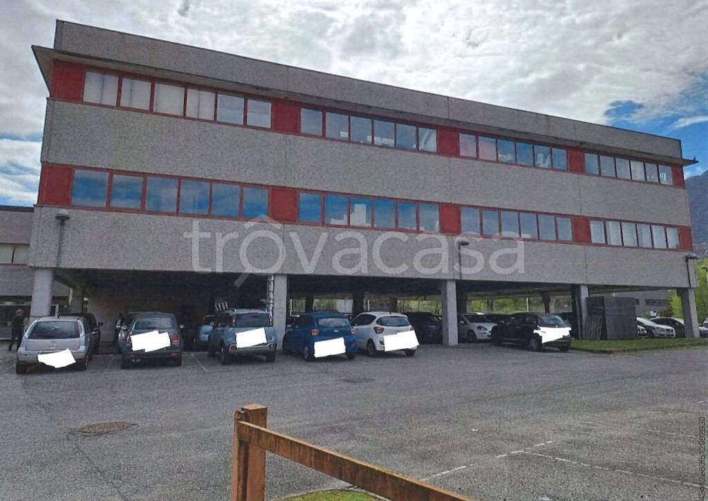 locale commerciale in vendita a Cuveglio