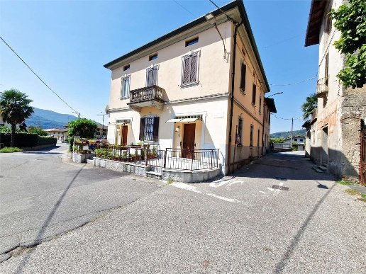 appartamento in vendita a Cuveglio in zona Vergobbio