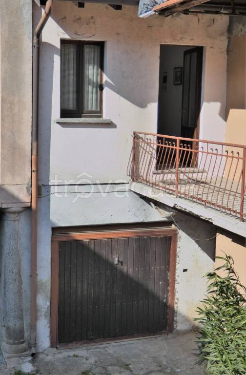 appartamento in vendita a Cuveglio in zona Cavona