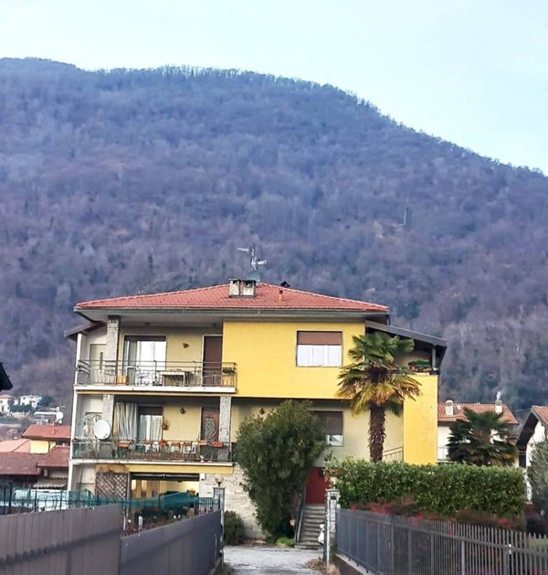 appartamento in vendita a Cuveglio in zona Vergobbio