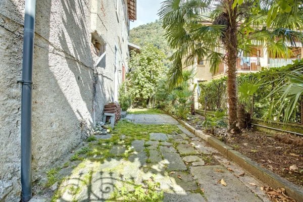 casa indipendente in vendita a Cuveglio in zona Vergobbio