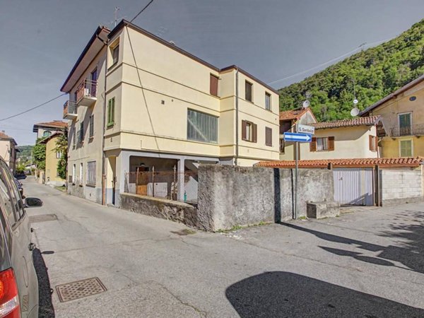 appartamento in vendita a Cuveglio in zona Vergobbio