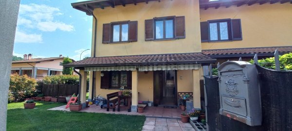 casa indipendente in vendita a Cuveglio in zona Vergobbio