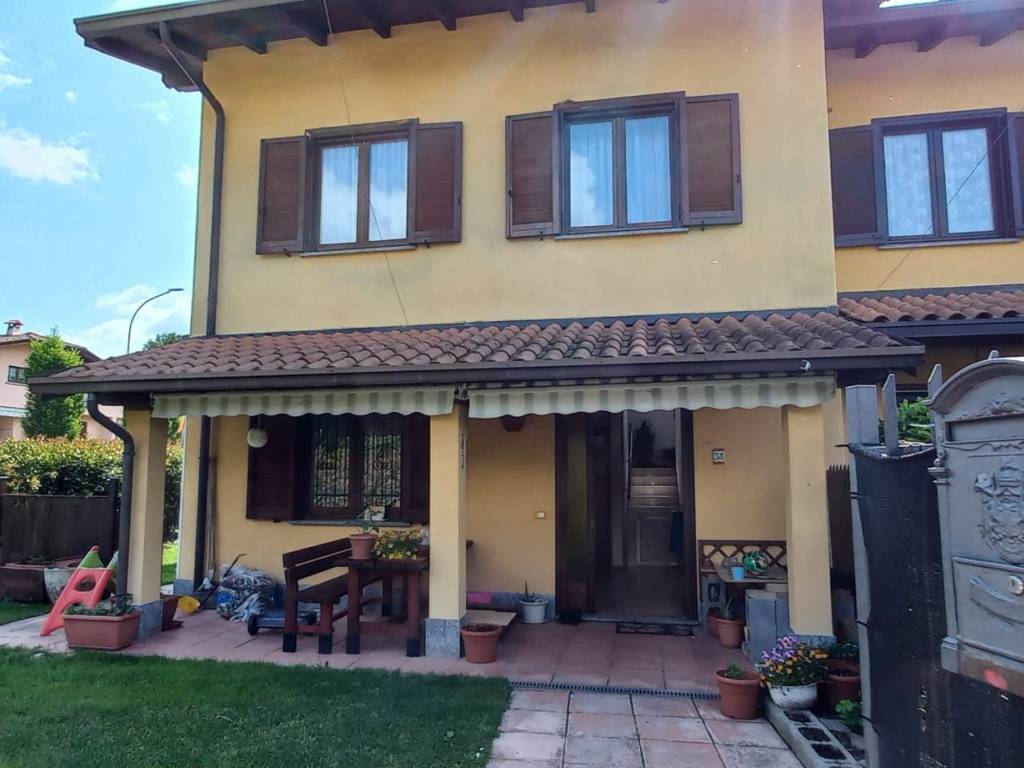 casa indipendente in vendita a Cuveglio in zona Vergobbio