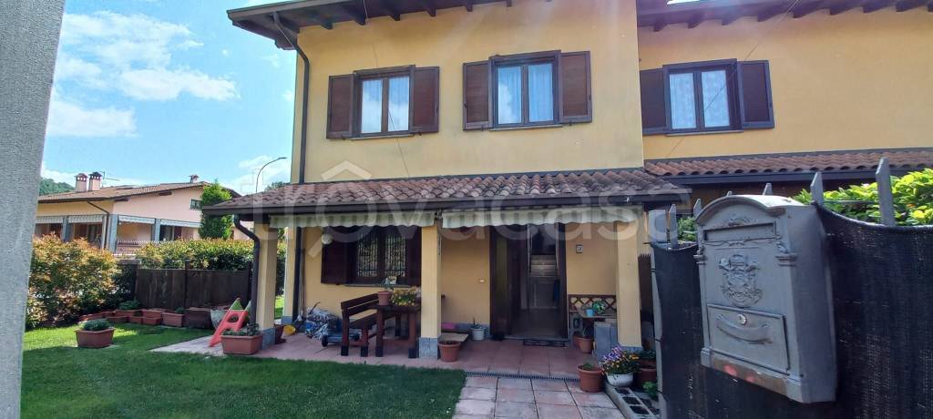 casa indipendente in vendita a Cuveglio in zona Vergobbio