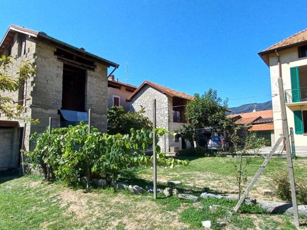 casa indipendente in vendita a Cuvio in zona Comacchio