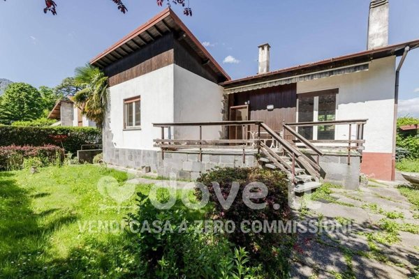 casa indipendente in vendita a Cuvio