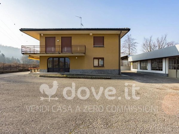 casa indipendente in vendita a Cuvio