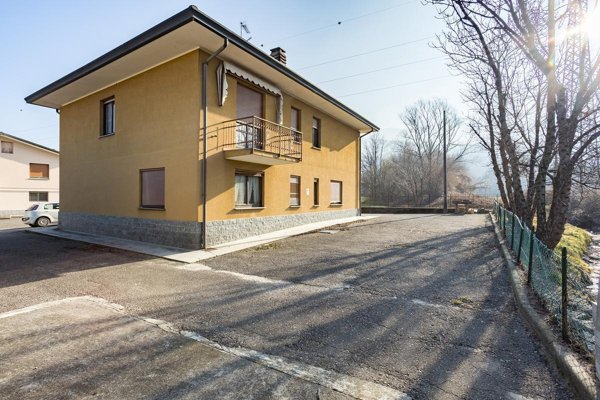casa indipendente in vendita a Cuvio