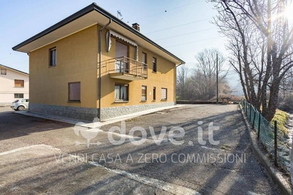 casa indipendente in vendita a Cuvio