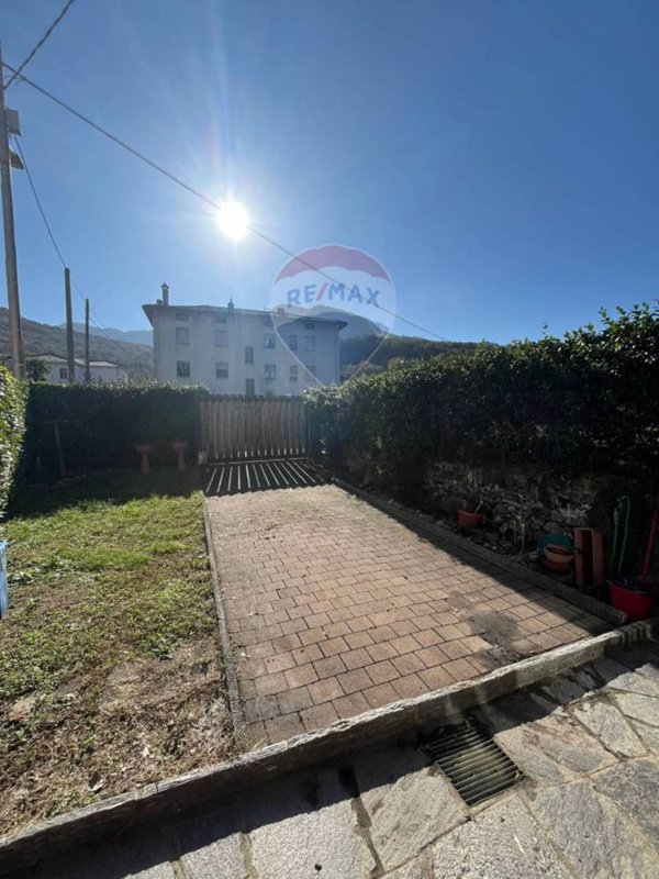 casa indipendente in vendita a Cuvio