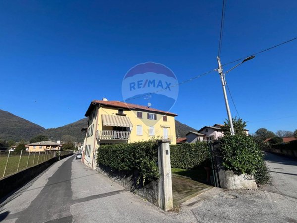 casa indipendente in vendita a Cuvio