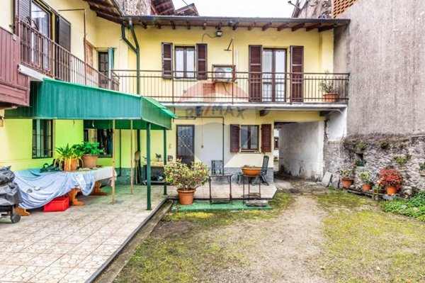 casa indipendente in vendita a Cuvio