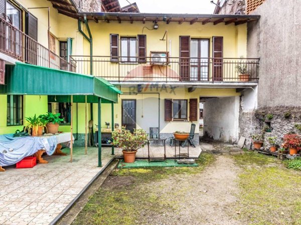 casa indipendente in vendita a Cuvio