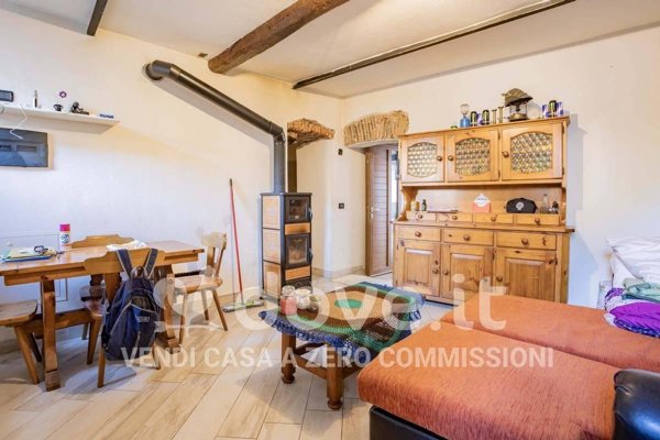 casa indipendente in vendita a Cuvio