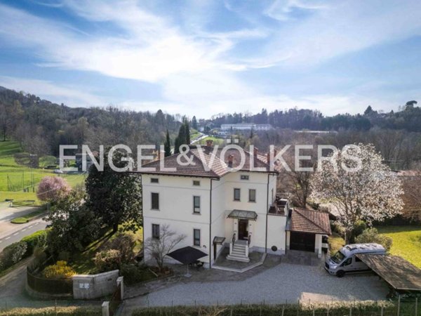 casa indipendente in vendita a Cuvio