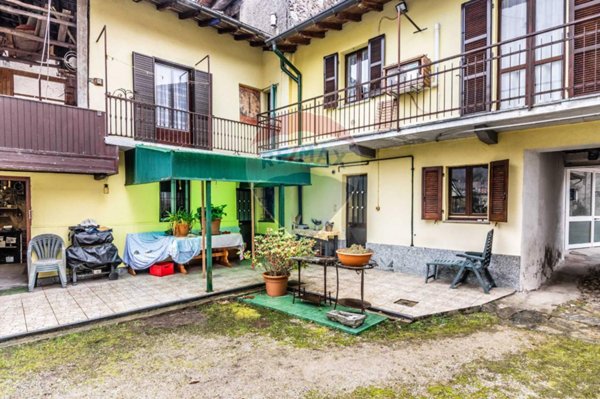 casa indipendente in vendita a Cuvio