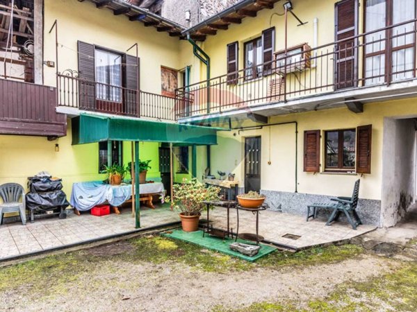 casa indipendente in vendita a Cuvio