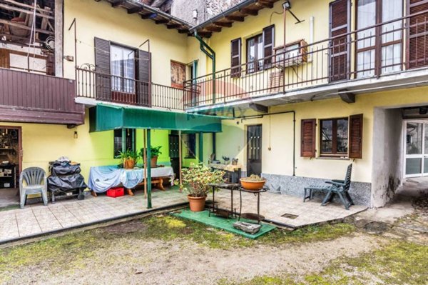 casa indipendente in vendita a Cuvio