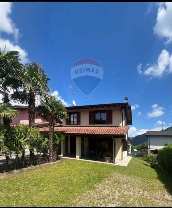 casa indipendente in vendita a Cuvio
