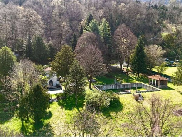 casa indipendente in vendita a Cuvio