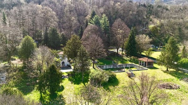 casa indipendente in vendita a Cuvio