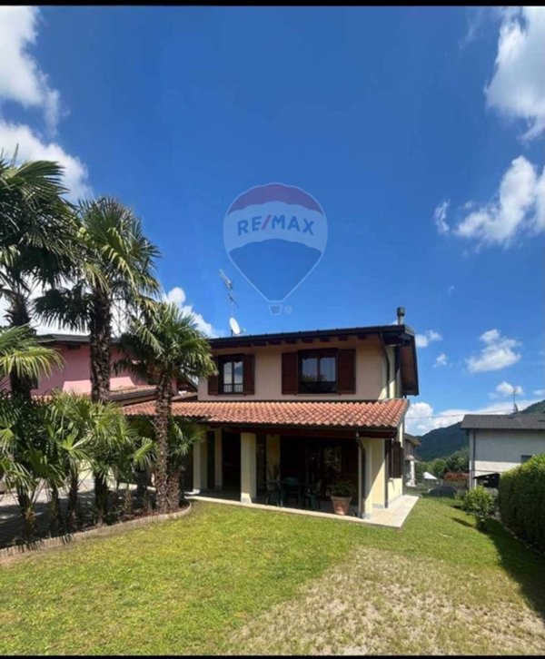 casa indipendente in vendita a Cuvio