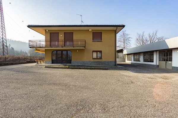 negozio in vendita a Cuvio
