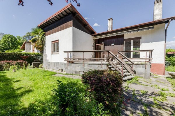 casa indipendente in vendita a Cuvio