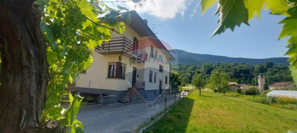 casa indipendente in vendita a Cuvio in zona Comacchio