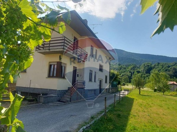 casa indipendente in vendita a Cuvio in zona Comacchio