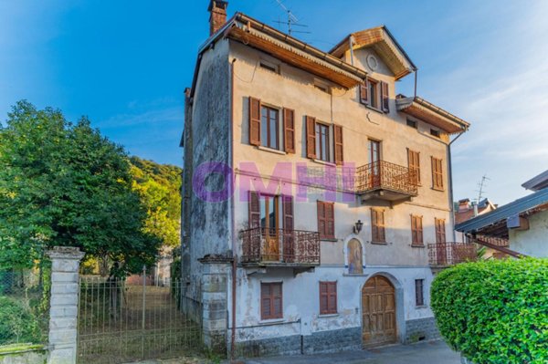 casa indipendente in vendita a Cuvio