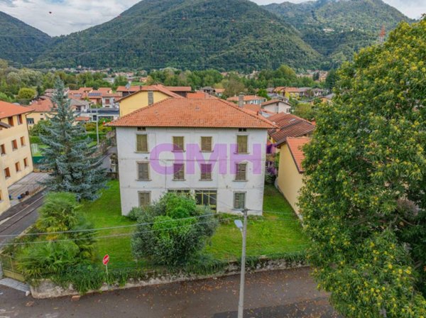 casa indipendente in vendita a Cuvio