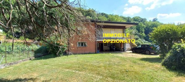 casa indipendente in vendita a Cuvio