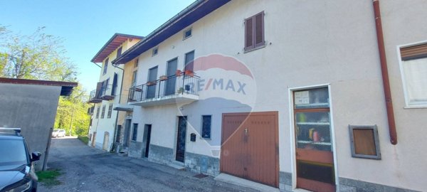 casa semindipendente in vendita a Cuvio