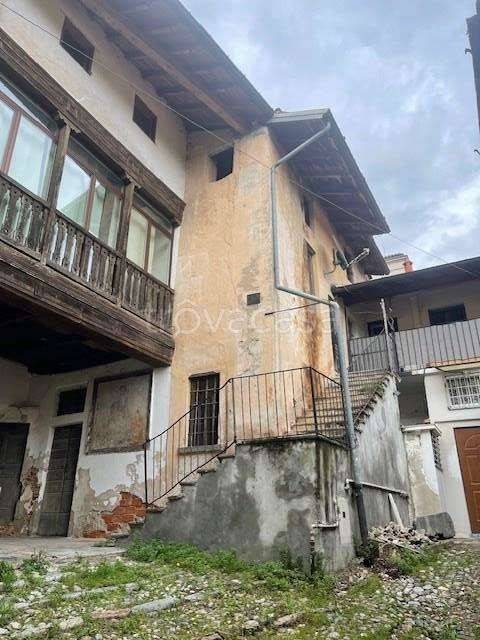 casa indipendente in vendita a Cuvio in zona Comacchio