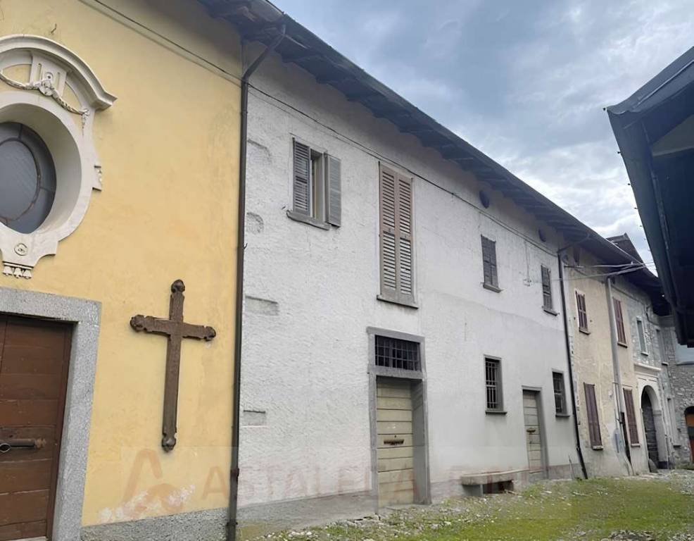 appartamento in vendita a Cuvio in zona Comacchio