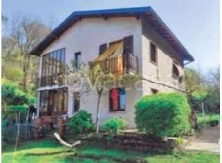 casa indipendente in vendita a Cuvio