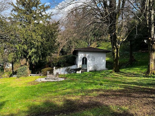 casa indipendente in vendita a Cuvio