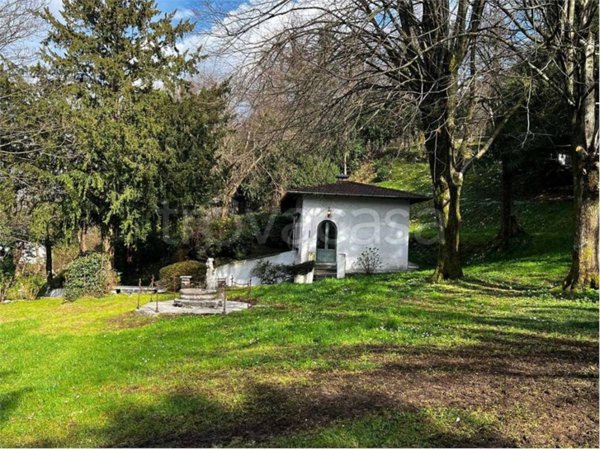 casa indipendente in vendita a Cuvio