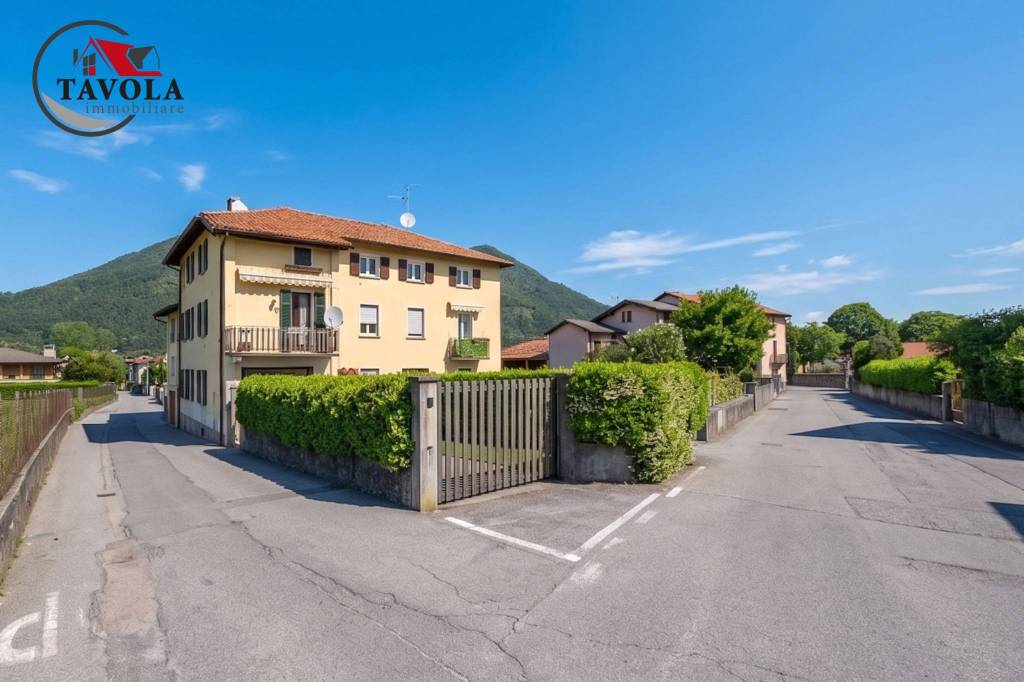 casa indipendente in vendita a Cuvio