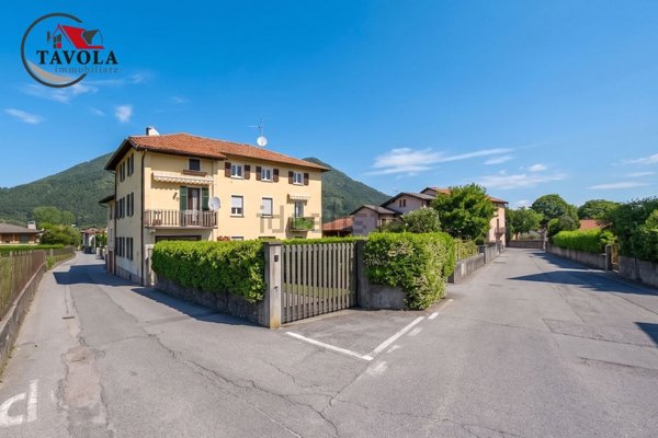 casa indipendente in vendita a Cuvio