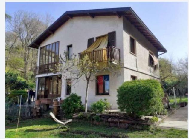 casa indipendente in vendita a Cuvio